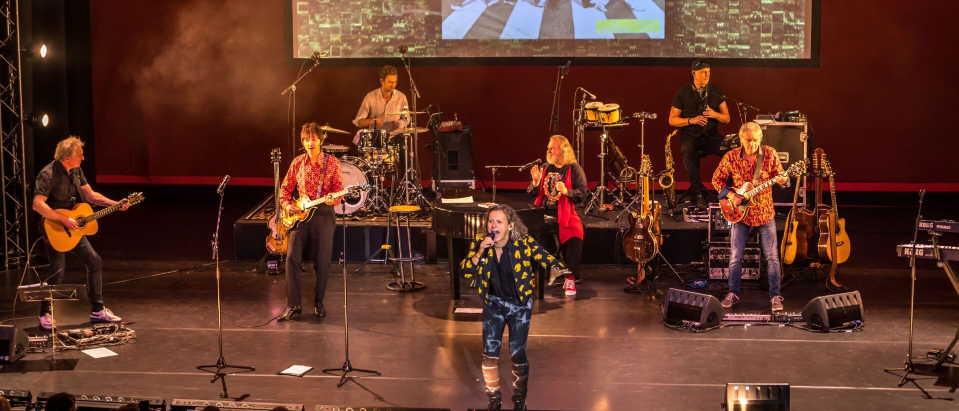 Band Beatles vs Stones op het podium