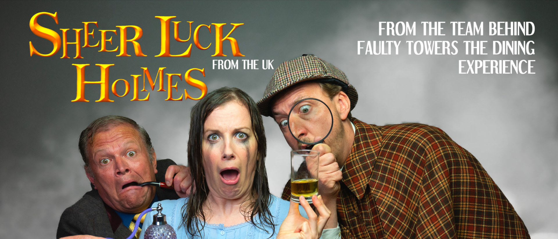 Drie komisch kijkende acteurs in kostuum promoten de voorstelling Sheer Luck Holmes – een Britse parodie geïnspireerd op Sherlock Holmes, van het team achter Faulty Towers The Dining Experience.