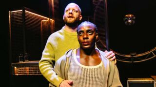 2 mensen die spelen in de voorstelling van Medicijn