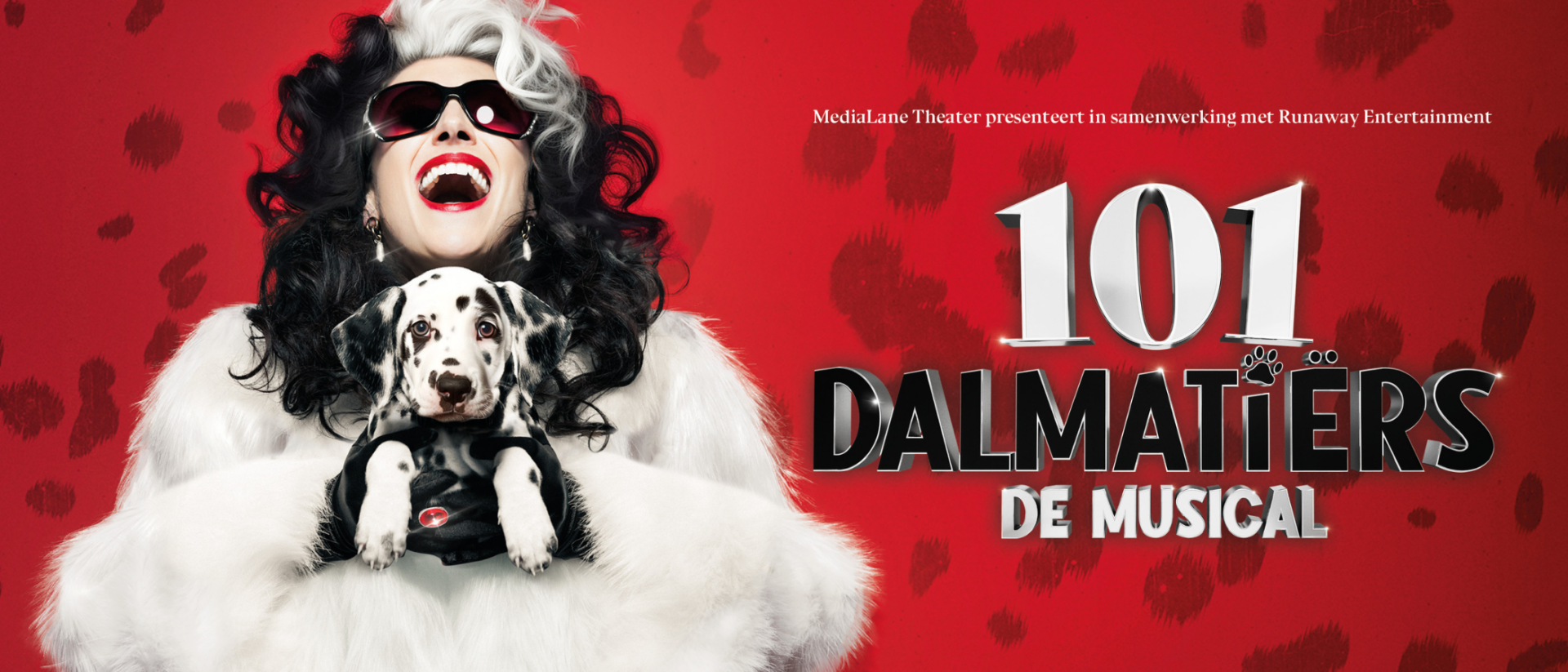 Cruella de Vil met dalmatier pup op promotiebeeld 101 Dalmatiërs de Musical MediaLane Theater