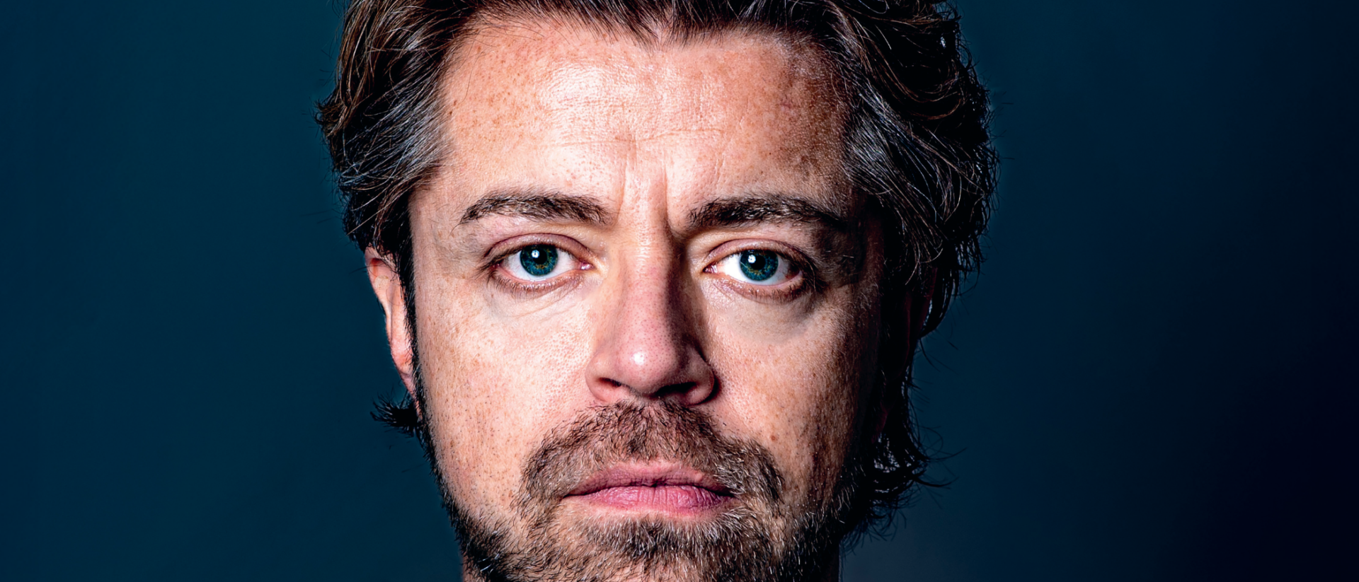Daan van der Hoeven portretfoto voor cabaretvoorstelling Mensenmens in Hoorn