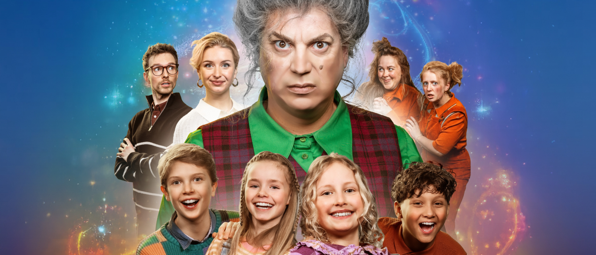 Cast van Juf Braaksel de Musical met streng schoolhoofd en leerlingen op promotiebeeld Hoorn
