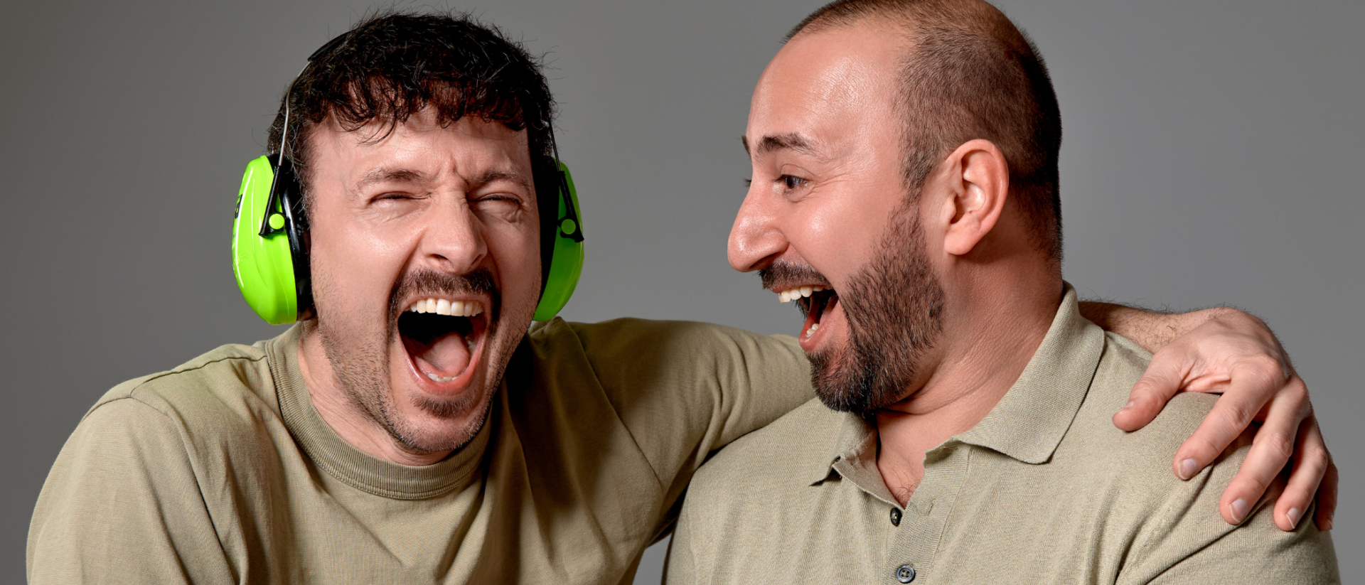Gürkan Küçüksentürk en Huub Smit lachend op promotiefoto van Zei je dat echt?