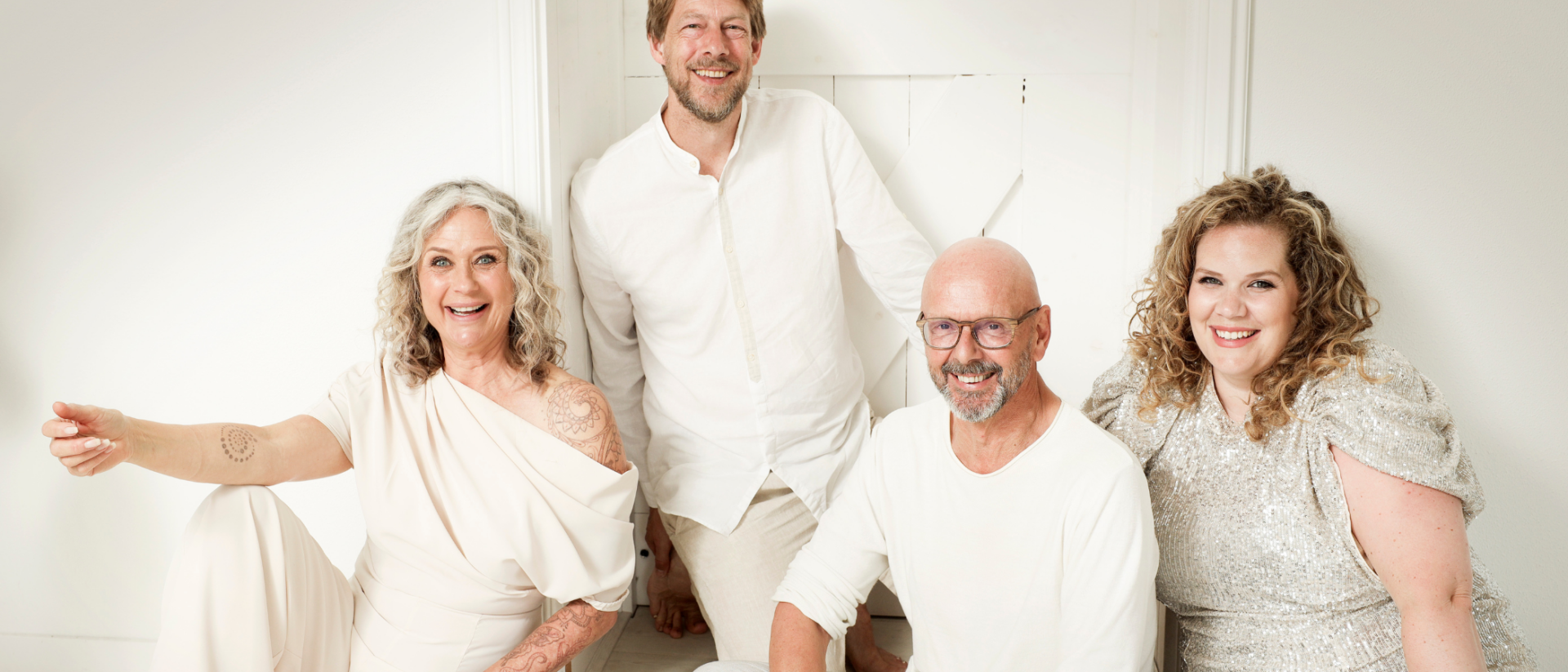 Jan Kuiper, Yvonne de Hoop en Iris Kroes op promotiefoto voor Yoga in Concert in Hoorn
