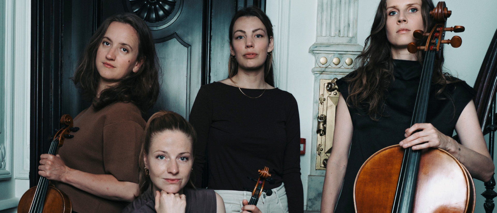 ADAM Quartet vier strijkmusici met viool altviool en cello in klassiek interieur