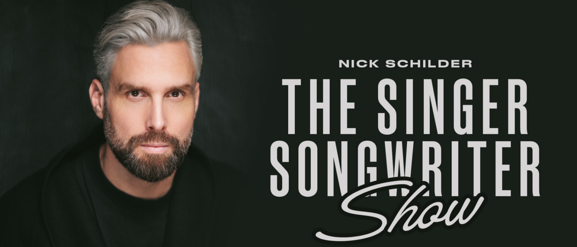 Nick Schilder portretfoto voor The Singer Songwriter Show met zilvergrijze haardos op donkere achtergrond