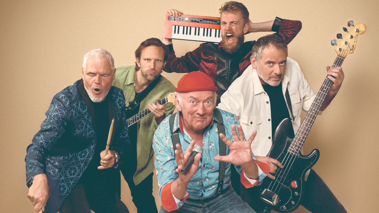 Harry Slinger en Drukwerk met gitaren en keyboard in energiek groepsportret LP Light Hoorn