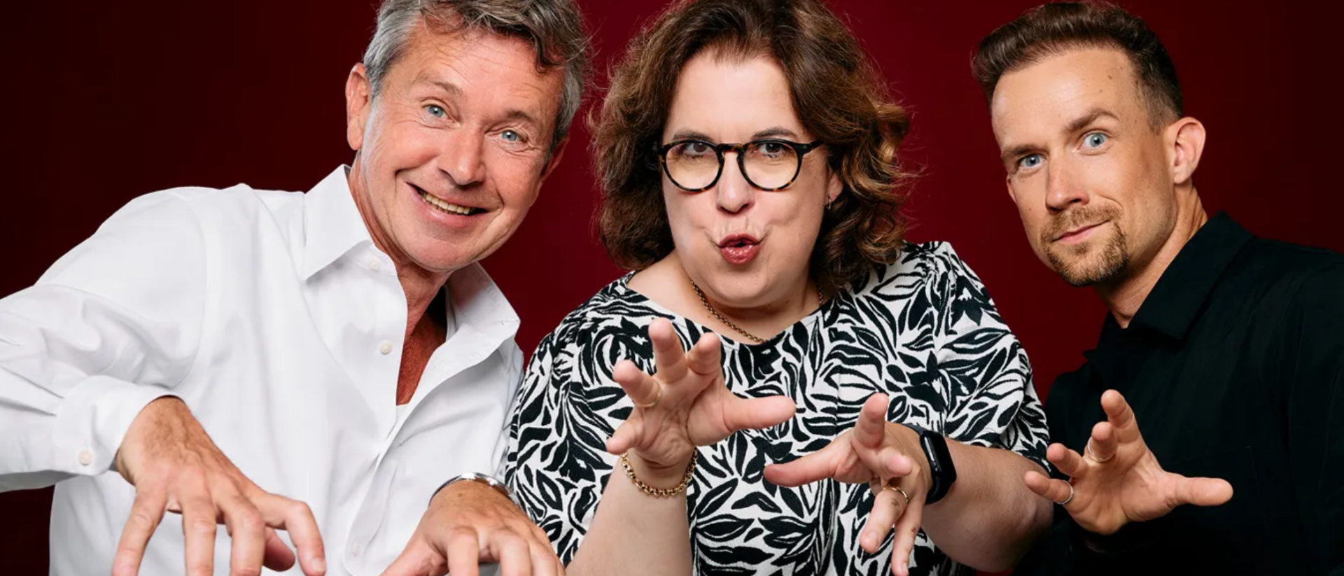 Gregor Bak, Francis van Broekhuizen en Dion poseren speels voor Magical Opera