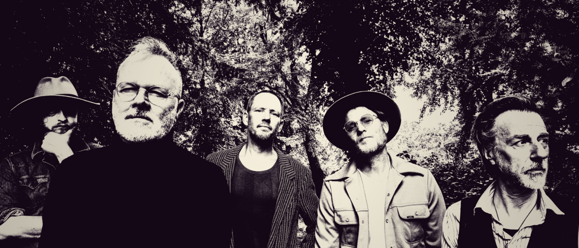 Her Majesty vijf bandleden zwart-wit portret Neil Young & Crazy Horse